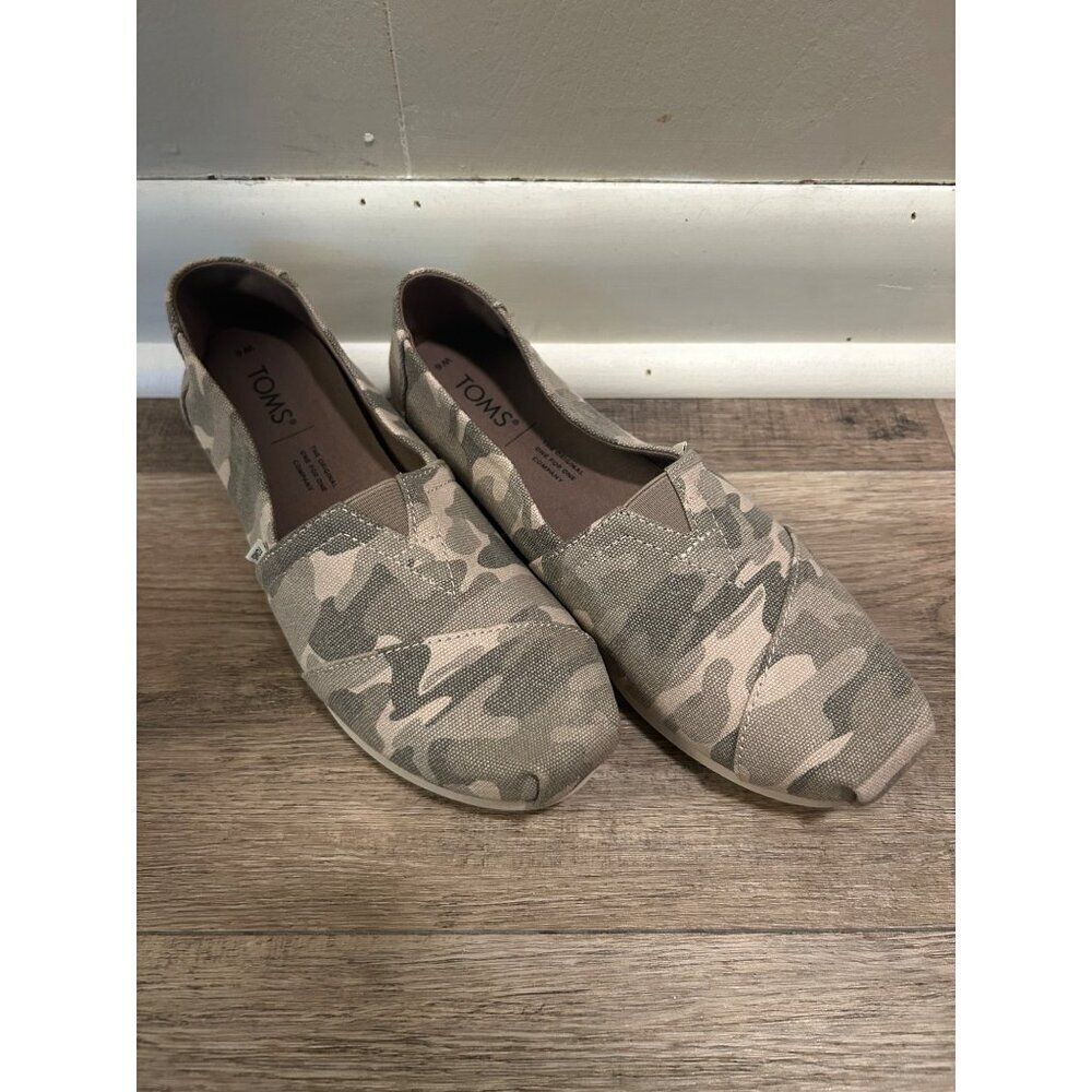 TOMS Women's Camouflage Classic Slip-On Shoes Size 6W